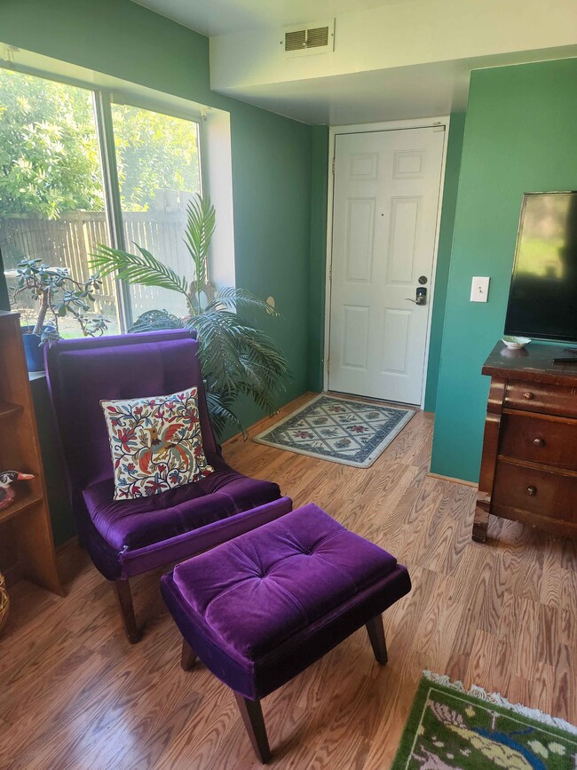 7153 18th Ave SW, Unit Downstairs Unit B in Seattle, WA - Building Photo - Building Photo