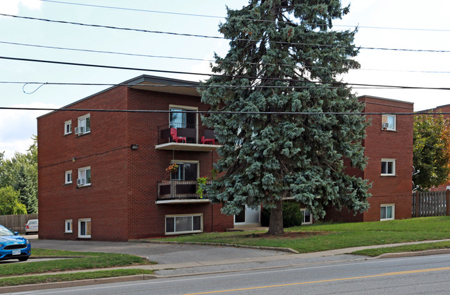 286 Vine St in St Catharines, ON - Building Photo - Building Photo