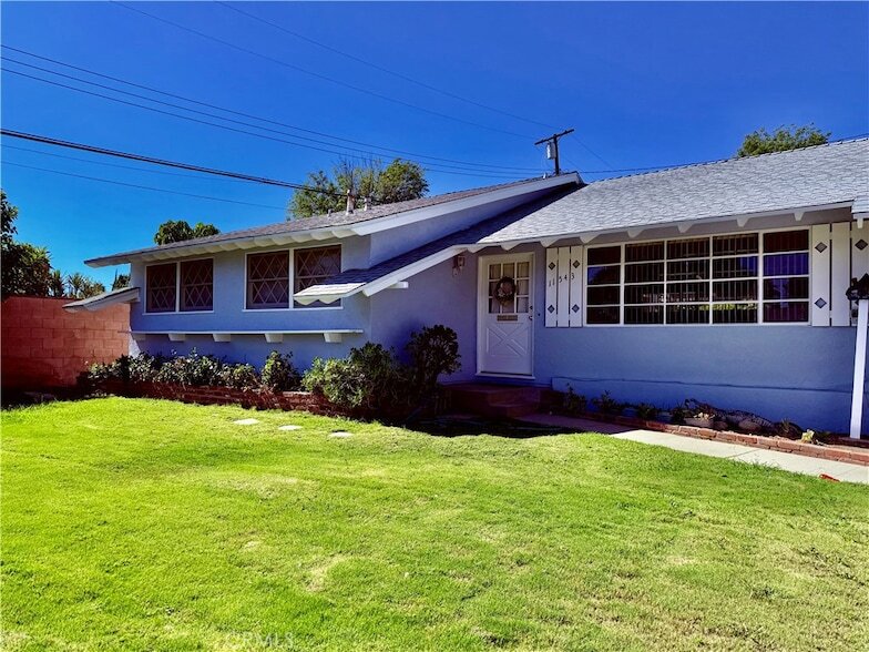 11543 Swinton Ave in Los Angeles, CA - Building Photo