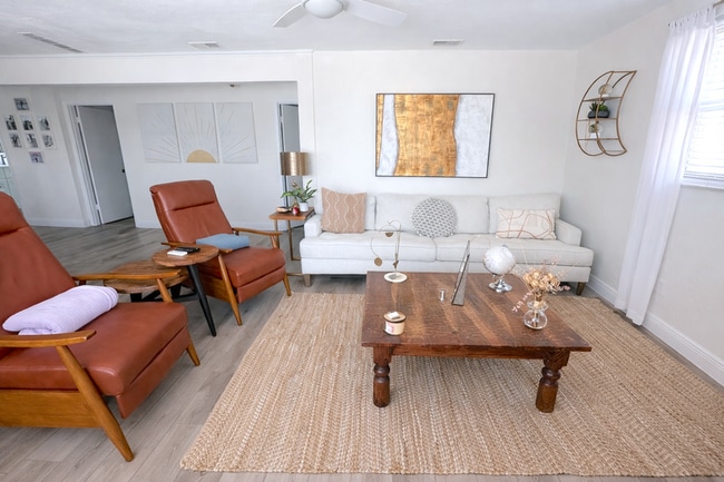 2563 S Peninsula Dr in Daytona Beach, FL - Building Photo - Building Photo