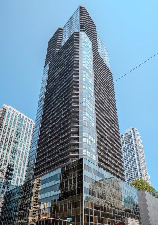 10 E Ontario St, Unit 1208 in Chicago, IL - Foto de edificio