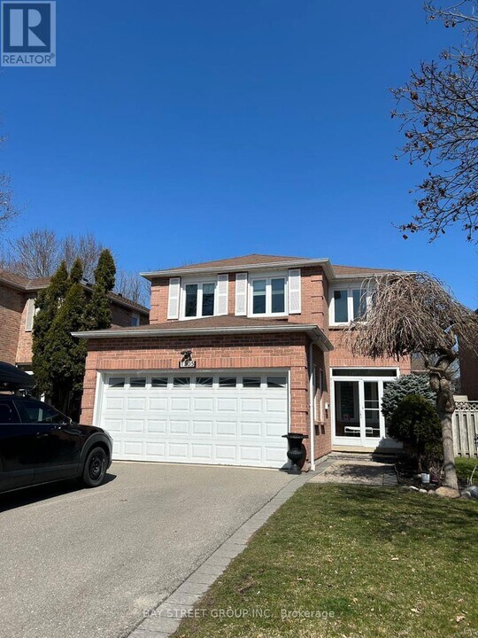 1305 Sweetbirch Ct in Mississauga, ON - Building Photo
