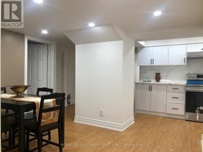 95 Dewpoint Rd in Vaughan, ON - Building Photo - Building Photo