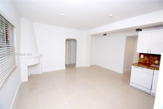 1559 Meridian Ave in Miami Beach, FL - Building Photo - Building Photo