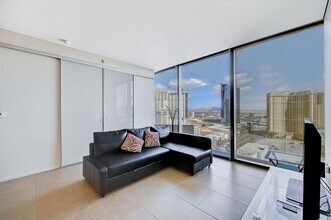 3722 Las Vegas Blvd in Las Vegas, NV - Building Photo - Building Photo