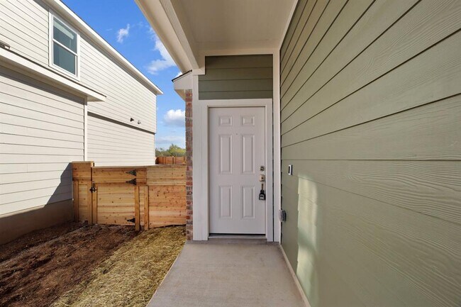 331 Madrid in Kyle, TX - Building Photo - Building Photo