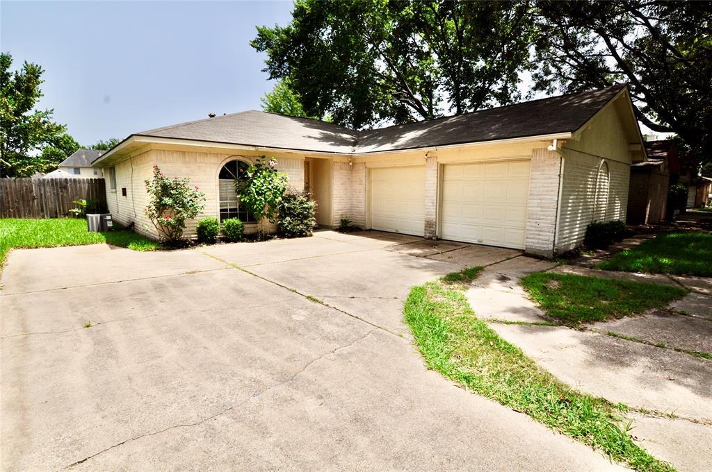 19006 Twigsworth Ln in Humble, TX - Building Photo