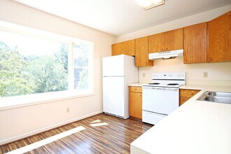 524 Woodmont Dr in Charlottesville, VA - Building Photo - Building Photo