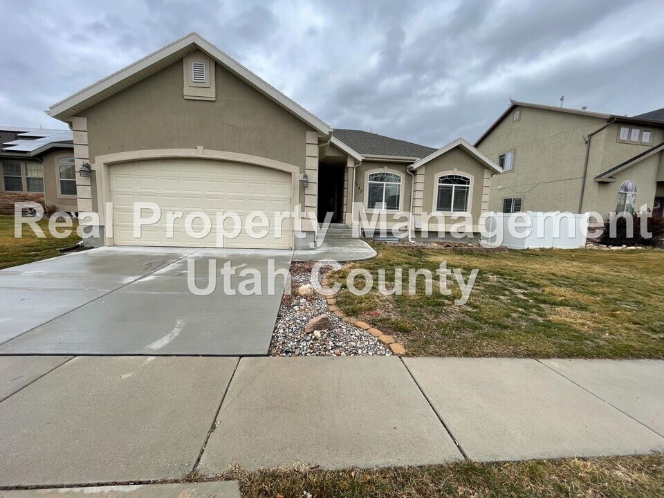 3347 E Kennekuk Ln in Eagle Mountain, UT - Building Photo