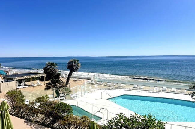 22548 CA-1 in Malibu, CA - Building Photo - Building Photo
