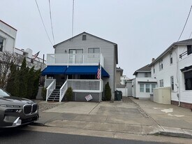 2 N Frontenac Ave in Margate City, NJ - Building Photo