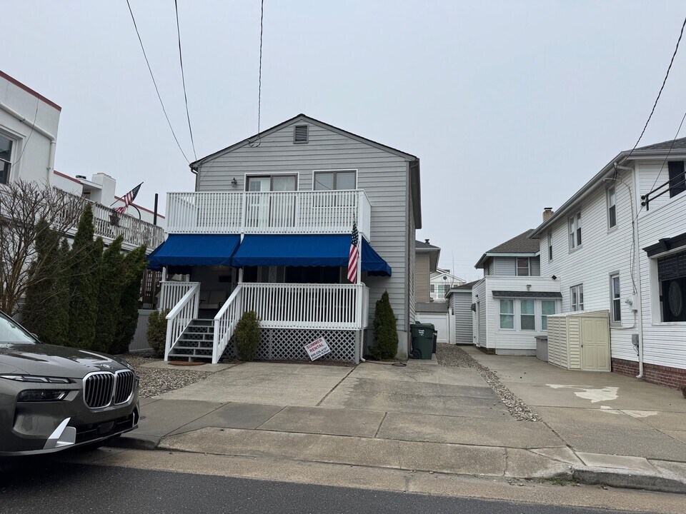 2 N Frontenac Ave in Margate City, NJ - Foto de edificio