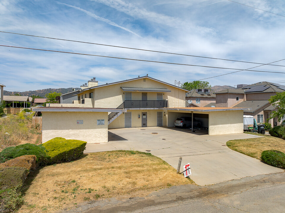 21241 Golden Hills Blvd in Tehachapi, CA - Building Photo