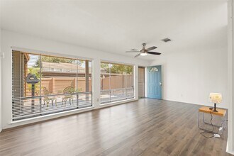 2329 Briarwest Blvd in Houston, TX - Building Photo - Building Photo