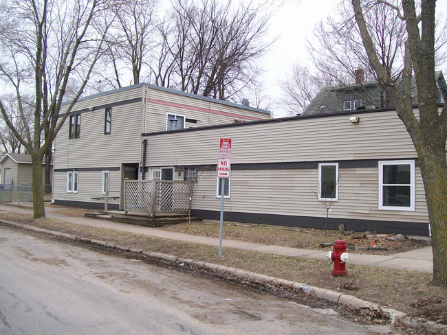 830 5th Ave SE in Minneapolis, MN - Foto de edificio - Building Photo