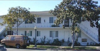 10878 Venice Blvd in Culver City, CA - Building Photo