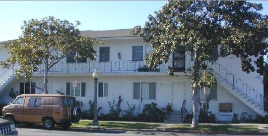 10878 Venice Blvd in Culver City, CA - Building Photo