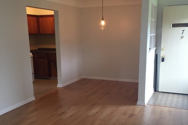 4304 W 13 Mile Rd, Unit 7 in Royal Oak, MI - Building Photo - Building Photo