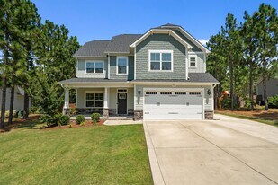 830 Winston Pines Dr in Aberdeen, NC - Building Photo