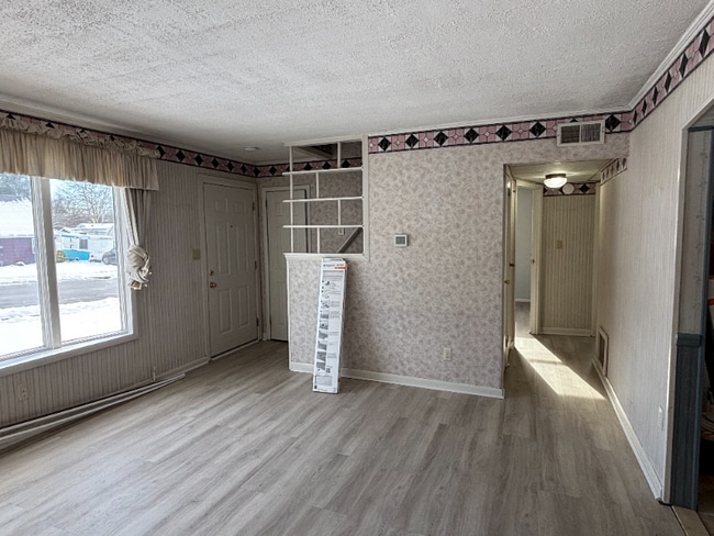 2030 Eastman Ave in Bethlehem, PA - Foto de edificio - Building Photo