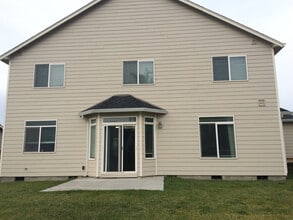 504 S Battery Rd in Moses Lake, WA - Building Photo - Building Photo