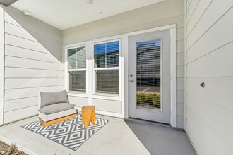 Story Lake Gibson in Lakeland, FL - Foto de edificio - Building Photo