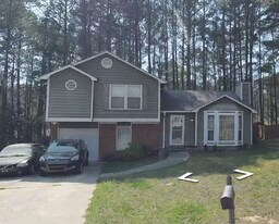 220 Gemstone Pl in College Park, GA - Building Photo