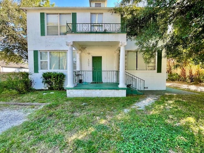property at 1006 W Arch St