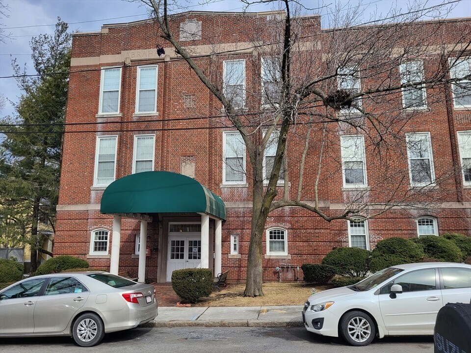 35 Walden St in Cambridge, MA - Building Photo