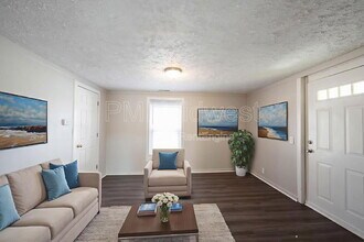 2142 W US Hwy 40, Unit 17 in Greenfield, IN - Foto de edificio - Building Photo