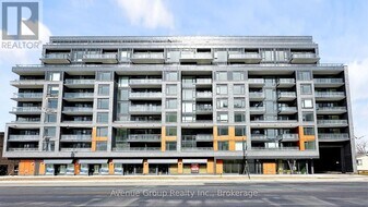 700 Sheppard Ave W in Toronto, ON - Building Photo