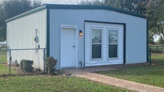 32910 Morrison Rd in Brookshire, TX - Building Photo