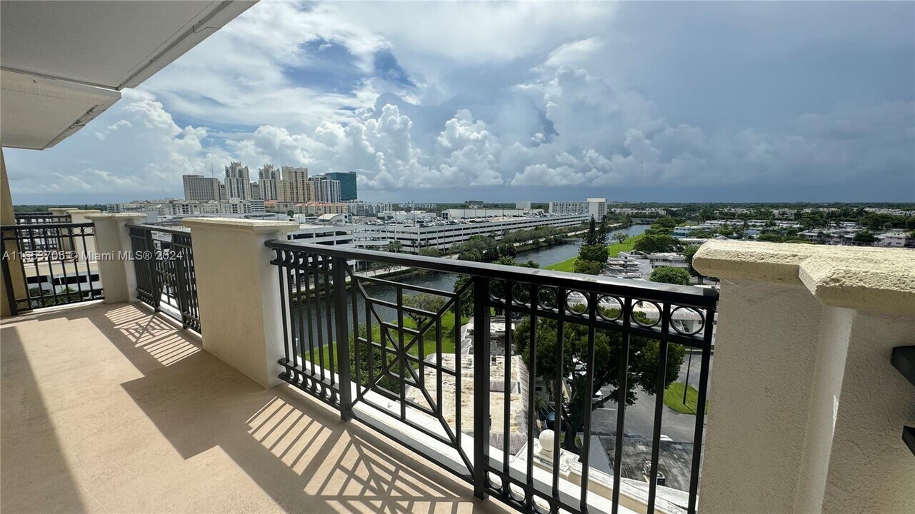 8395 SW 73rd Ave, Unit 910 in Miami, FL - Building Photo