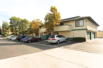 Lake Forest Villas in Lake Forest, CA - Building Photo - Building Photo