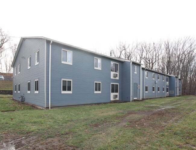 50 Chestnut St in Windsor Locks, CT - Building Photo - Building Photo