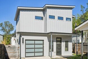 2916 E 13th St in Austin, TX - Building Photo