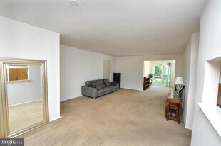 29 Village Ln in Mount Laurel, NJ - Building Photo