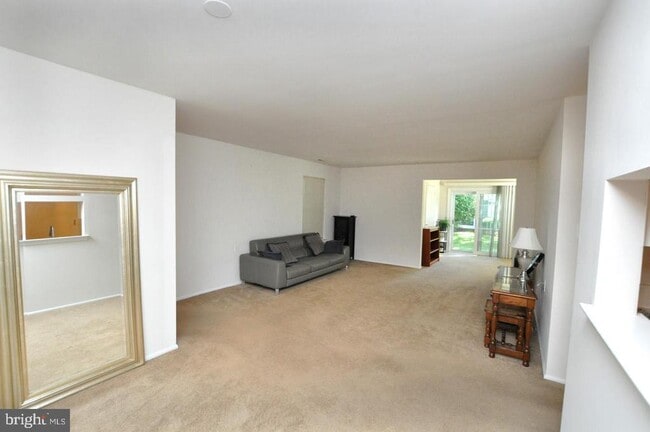 29 Village Ln