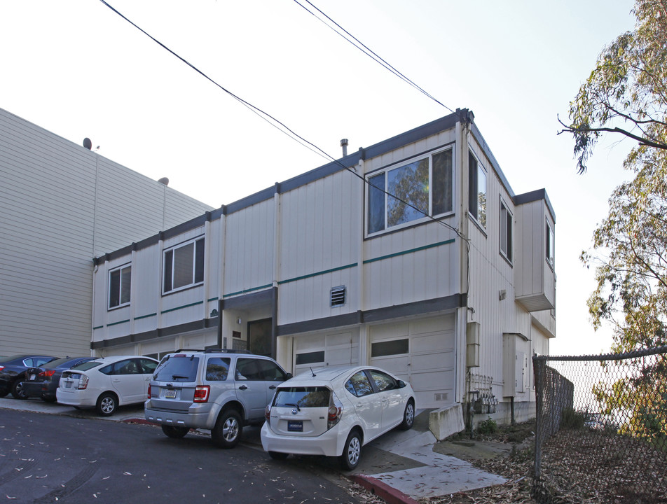 2 Edgewood Ct in Daly City, CA - Building Photo