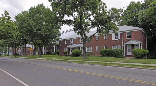 Franklin Gardens in Clifton, NJ - Building Photo - Building Photo