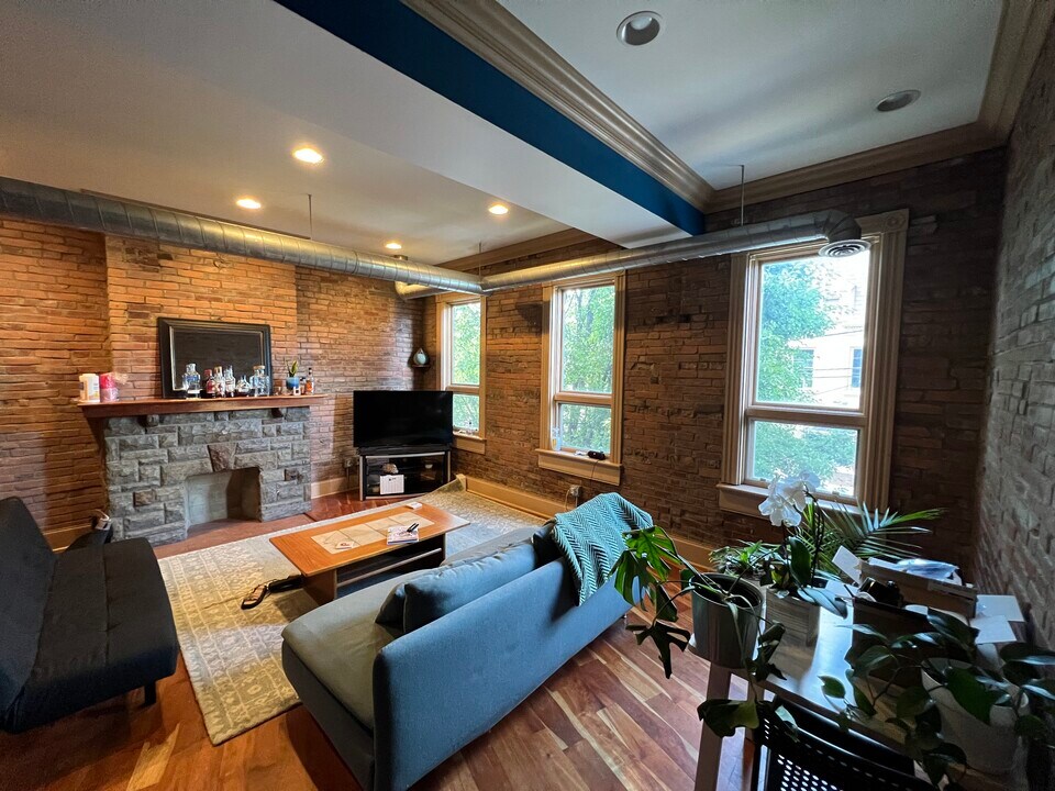 1714-2 Sarah St, Unit Apt. 2 in Pittsburgh, PA - Foto de edificio