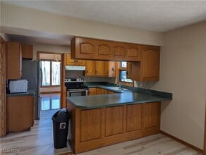 13807 Equestrian Dr in Burton, OH - Building Photo - Building Photo