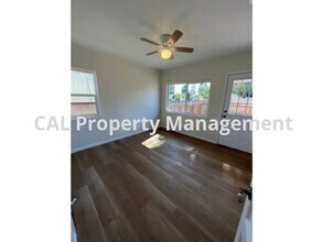 2125 N Screenland Dr in Burbank, CA - Building Photo - Building Photo