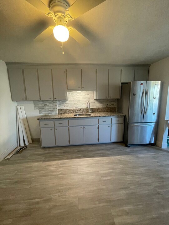 206 Paris St in Boston, MA - Building Photo