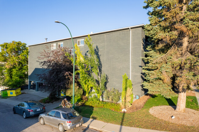 1603 26th Ave SW in Calgary, AB - Building Photo - Building Photo