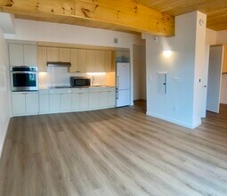 154 Broadway, Unit 310 in Somerville, MA - Building Photo - Building Photo