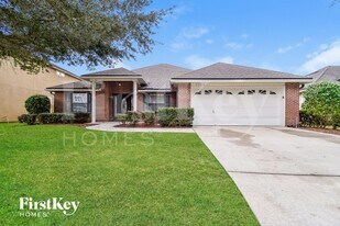 3333 Horseshoe Trail Dr in Orange Park, FL - Building Photo