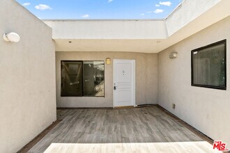 6815 Baird Ave in Los Angeles, CA - Building Photo - Building Photo
