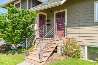 1016 12th St in Hood River, OR - Building Photo - Building Photo