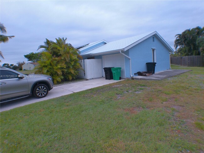 1857 SE Wexford Ct in Port St. Lucie, FL - Building Photo - Building Photo